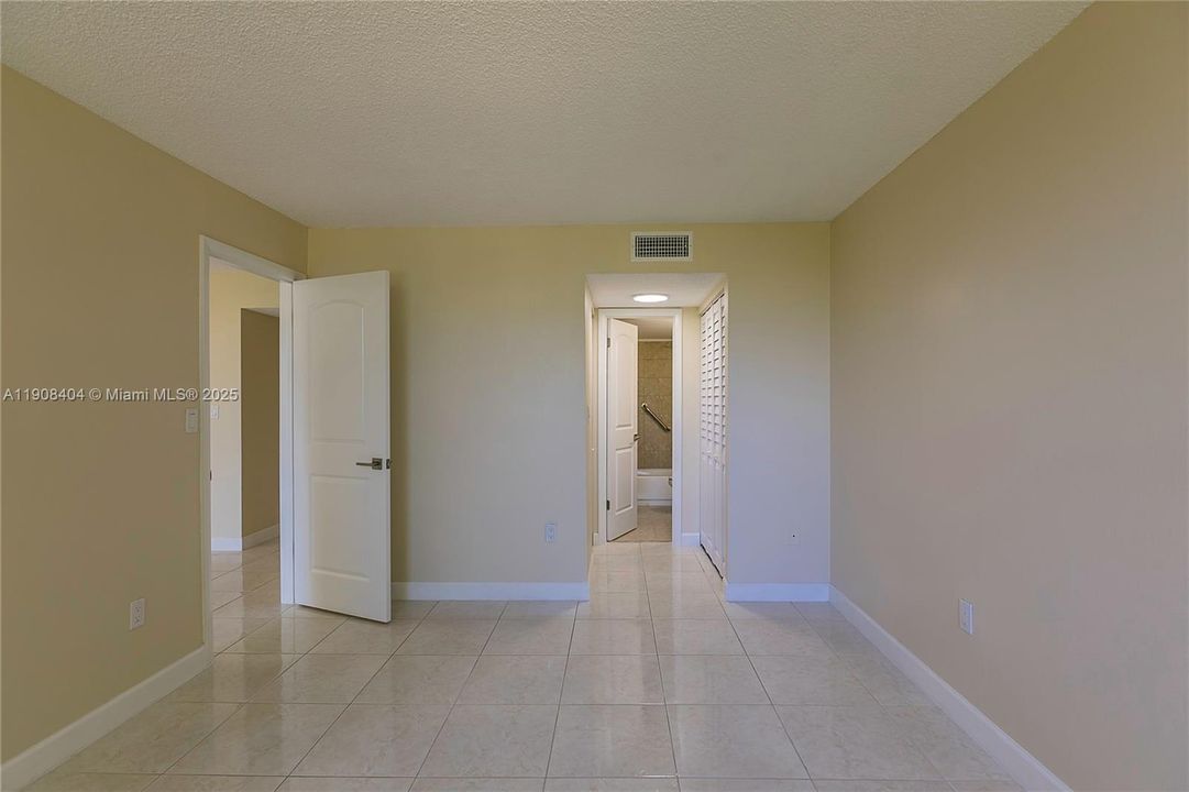 For Rent: $1,900 (1 beds, 1 baths, 840 Square Feet)