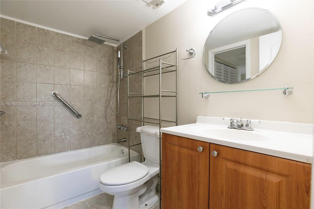 For Rent: $1,900 (1 beds, 1 baths, 840 Square Feet)