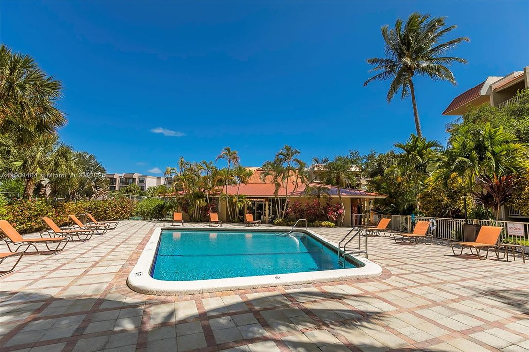 For Rent: $1,900 (1 beds, 1 baths, 840 Square Feet)