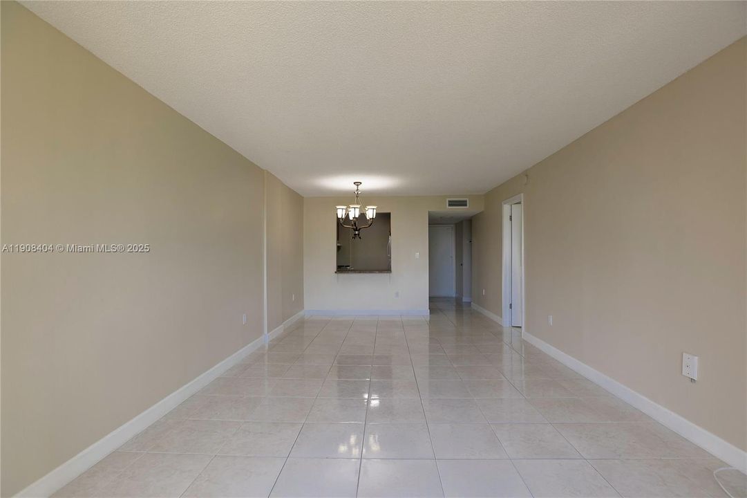 For Rent: $1,900 (1 beds, 1 baths, 840 Square Feet)