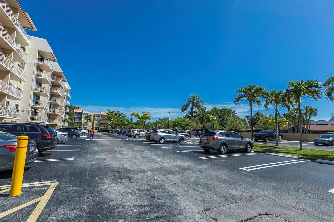 For Rent: $1,900 (1 beds, 1 baths, 840 Square Feet)