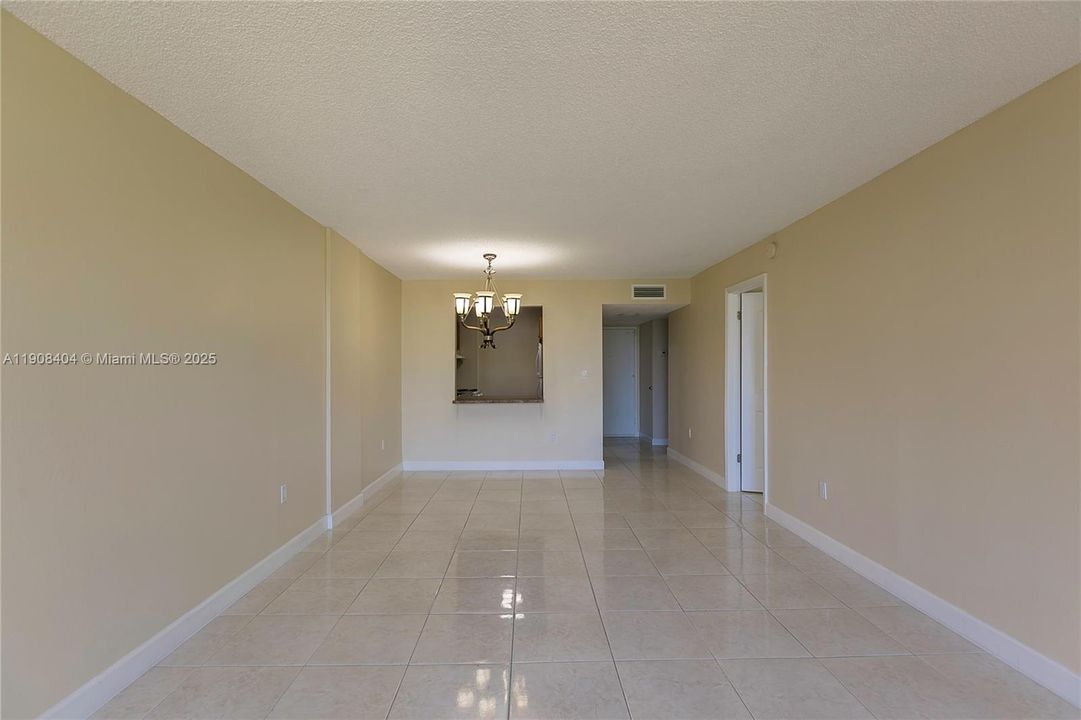 For Rent: $1,900 (1 beds, 1 baths, 840 Square Feet)