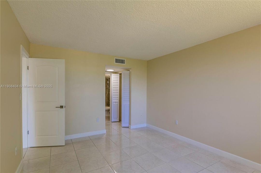 For Rent: $1,900 (1 beds, 1 baths, 840 Square Feet)