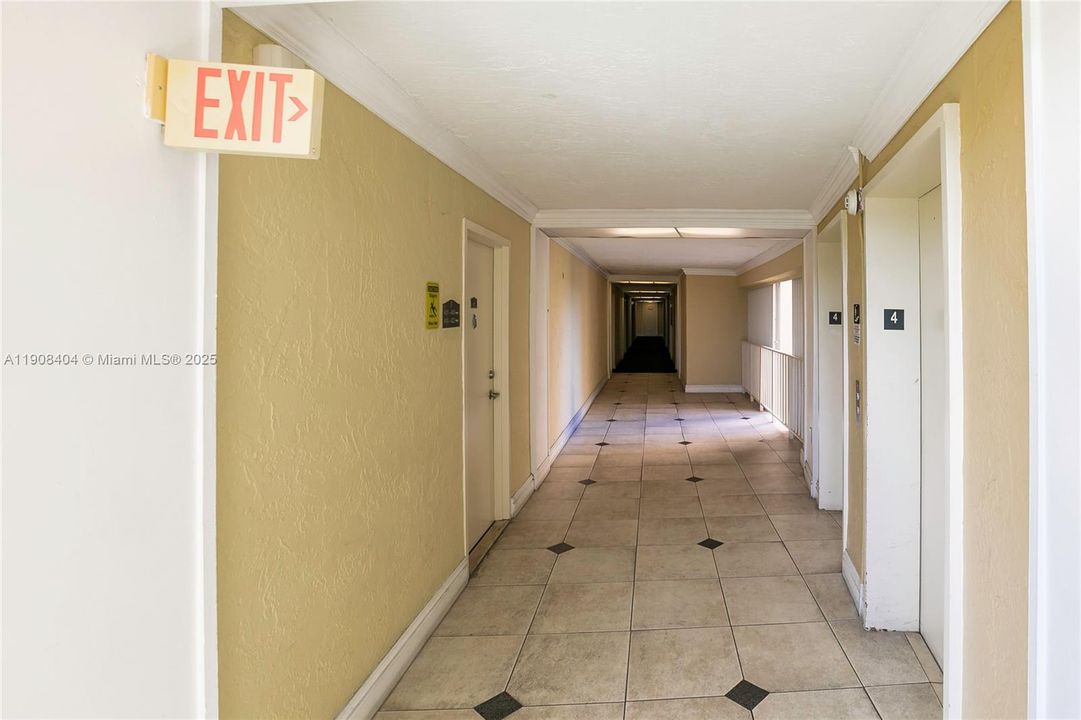 For Rent: $1,900 (1 beds, 1 baths, 840 Square Feet)