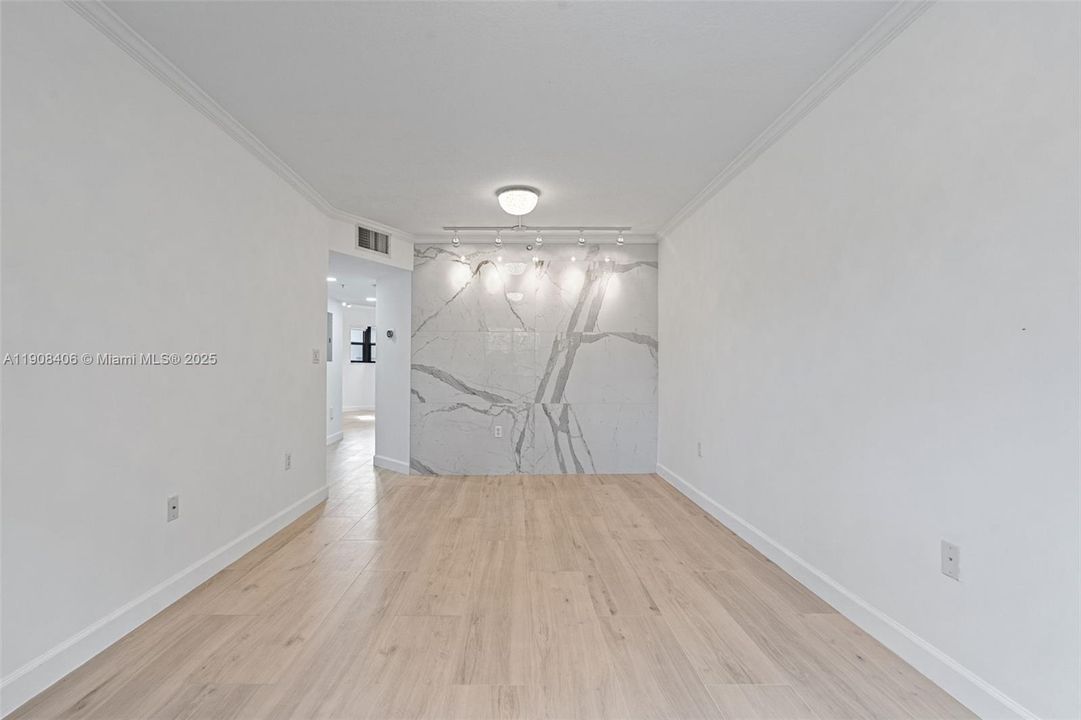 На продажу: $309,000 (2 спален, 2 ванн, 809 Квадратных фут)