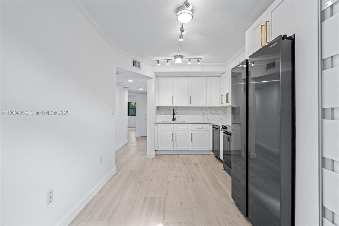 На продажу: $309,000 (2 спален, 2 ванн, 809 Квадратных фут)