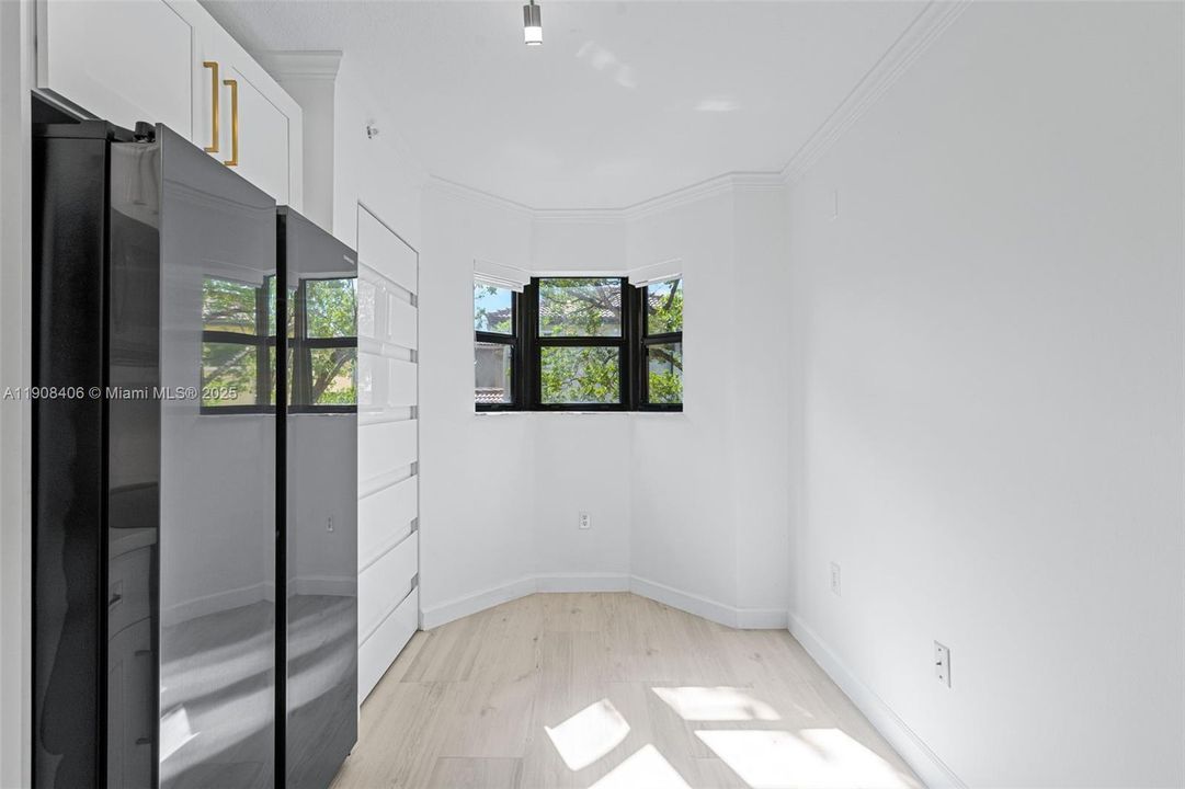 На продажу: $309,000 (2 спален, 2 ванн, 809 Квадратных фут)