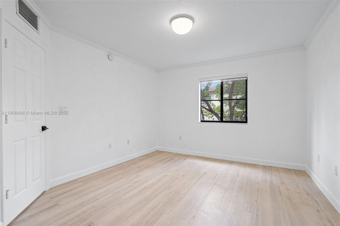 На продажу: $309,000 (2 спален, 2 ванн, 809 Квадратных фут)