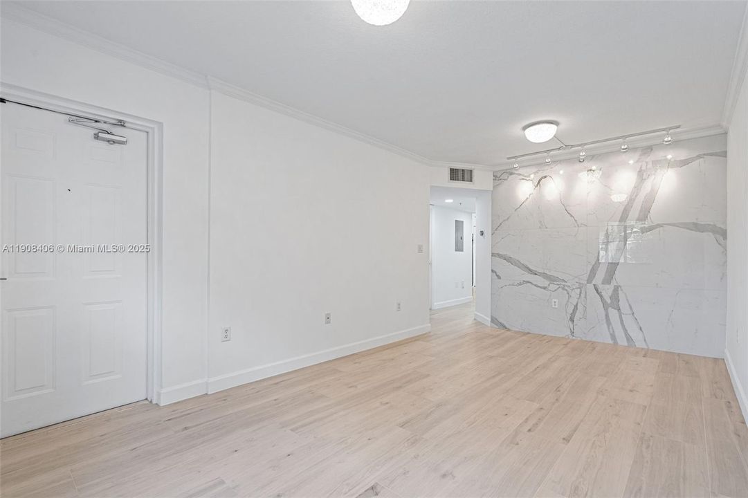 На продажу: $309,000 (2 спален, 2 ванн, 809 Квадратных фут)