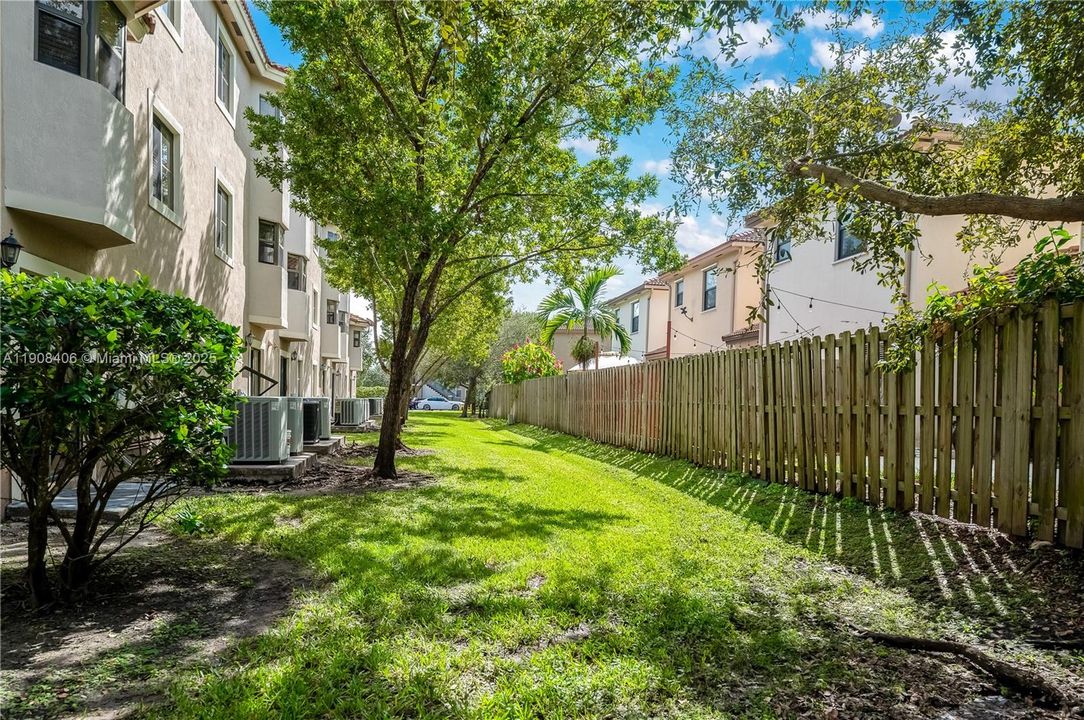 На продажу: $309,000 (2 спален, 2 ванн, 809 Квадратных фут)