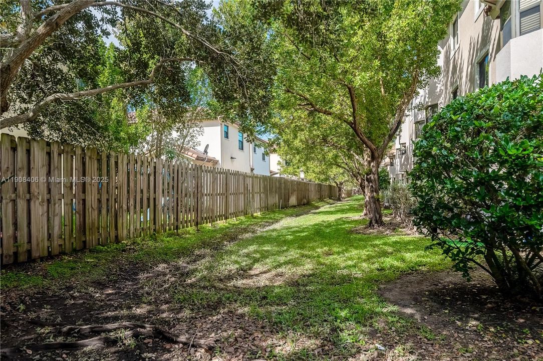 На продажу: $309,000 (2 спален, 2 ванн, 809 Квадратных фут)