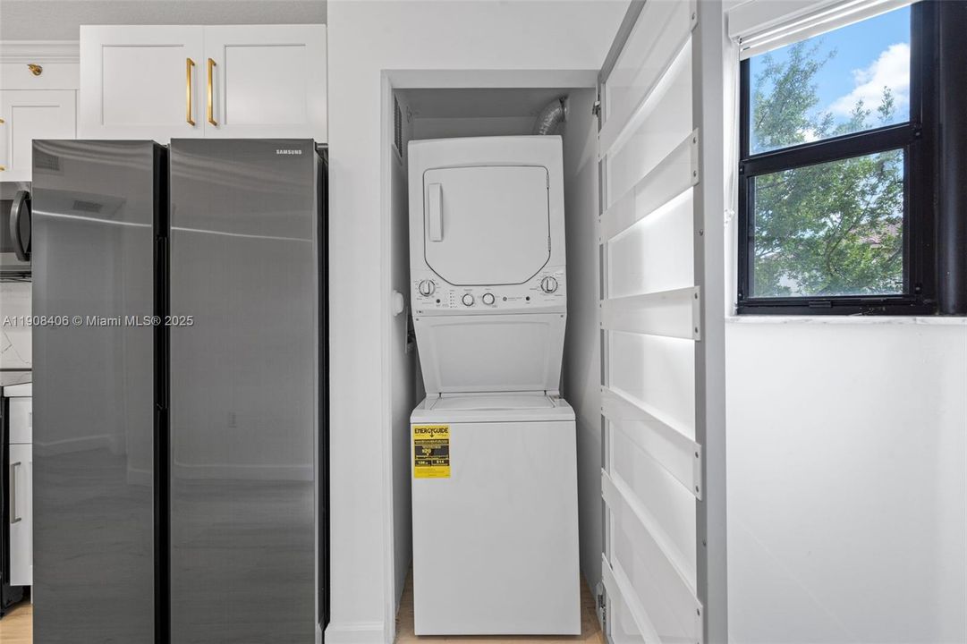 На продажу: $309,000 (2 спален, 2 ванн, 809 Квадратных фут)