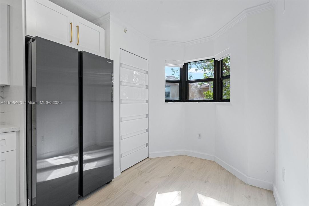 На продажу: $309,000 (2 спален, 2 ванн, 809 Квадратных фут)