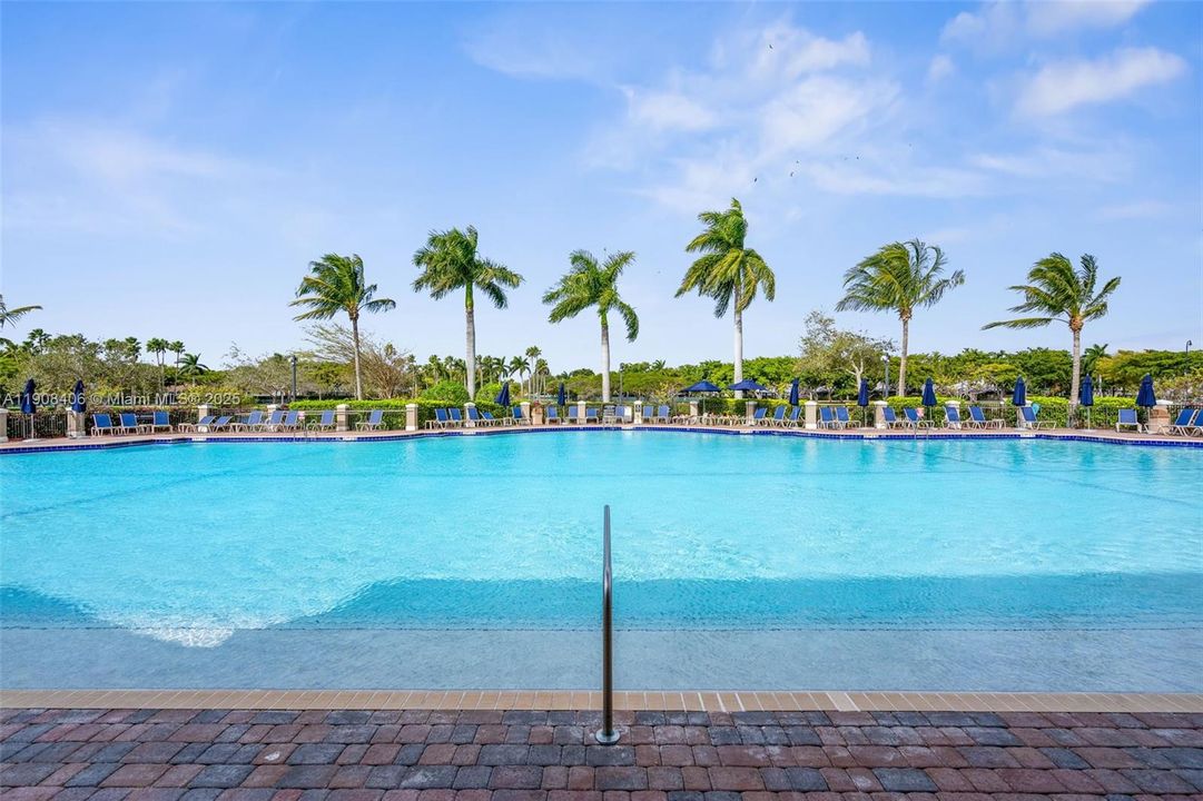 На продажу: $309,000 (2 спален, 2 ванн, 809 Квадратных фут)