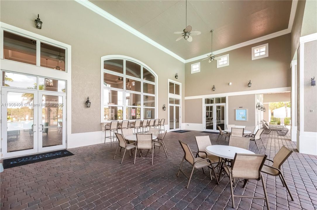 На продажу: $309,000 (2 спален, 2 ванн, 809 Квадратных фут)