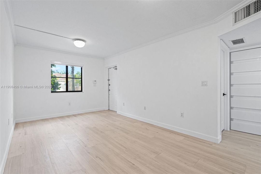 На продажу: $309,000 (2 спален, 2 ванн, 809 Квадратных фут)