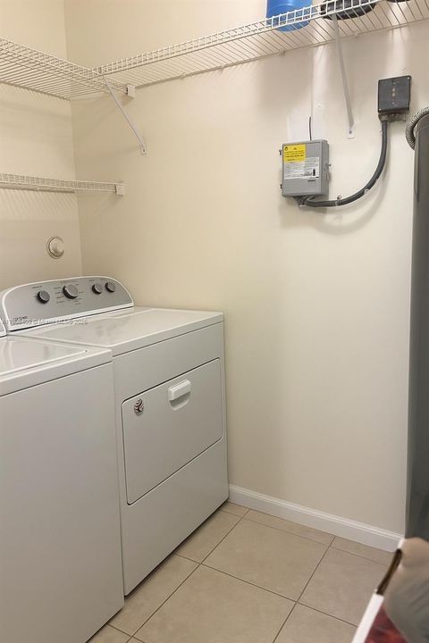 Active With Contract: $285,000 (2 beds, 2 baths, 1179 Square Feet)