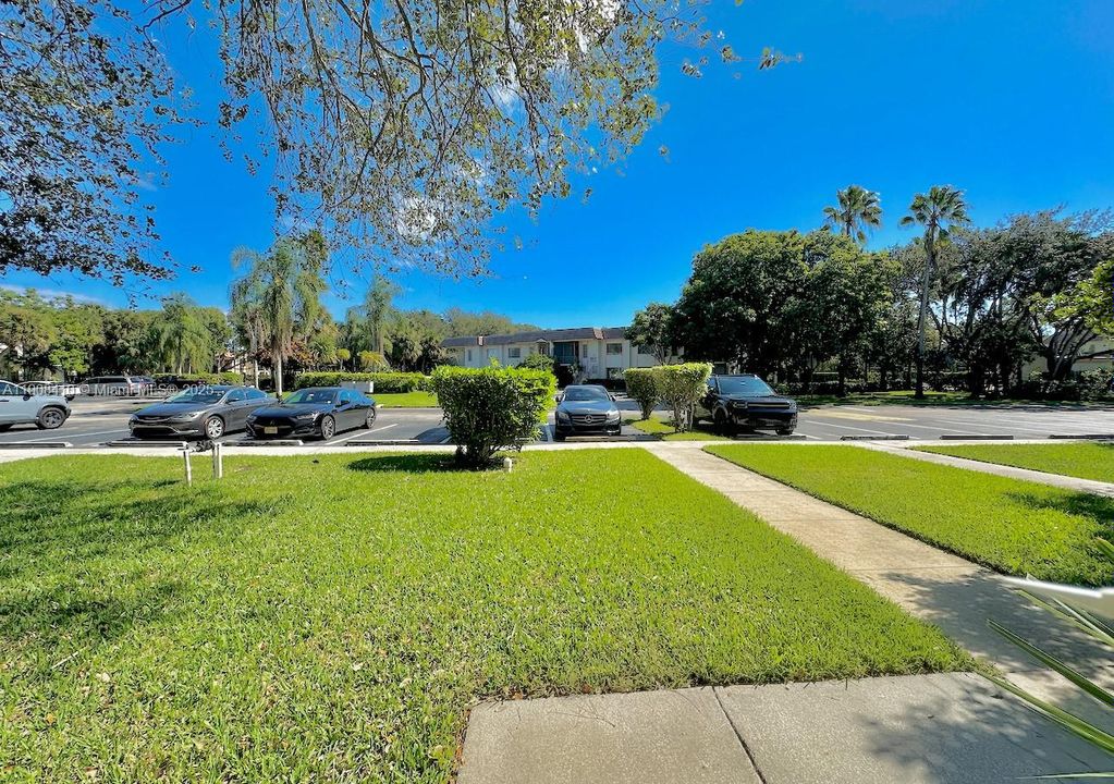 For Rent: $2,400 (2 beds, 2 baths, 1231 Square Feet)