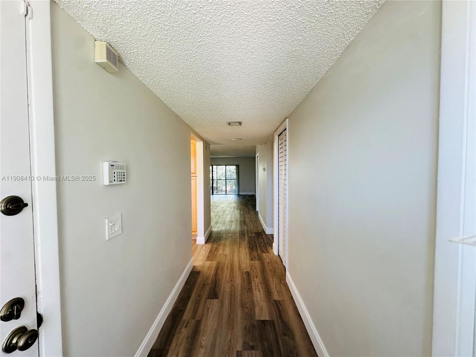 For Rent: $2,400 (2 beds, 2 baths, 1231 Square Feet)