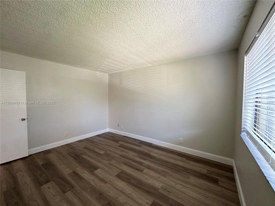 For Rent: $2,400 (2 beds, 2 baths, 1231 Square Feet)