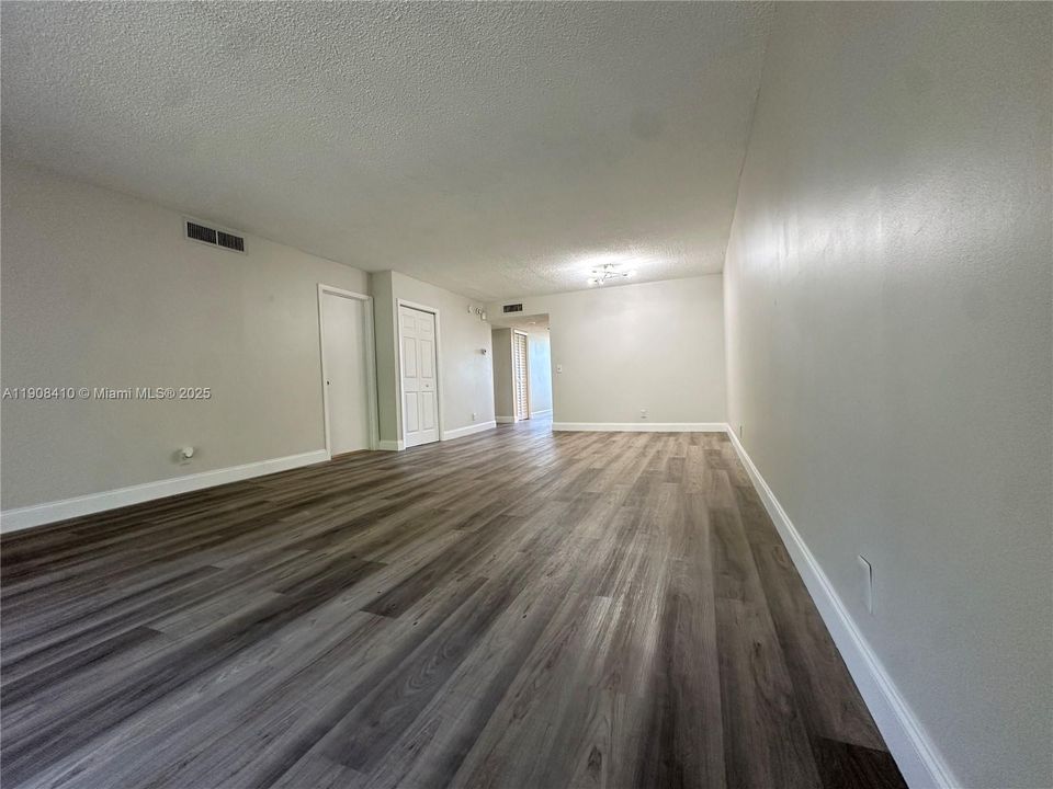 For Rent: $2,400 (2 beds, 2 baths, 1231 Square Feet)