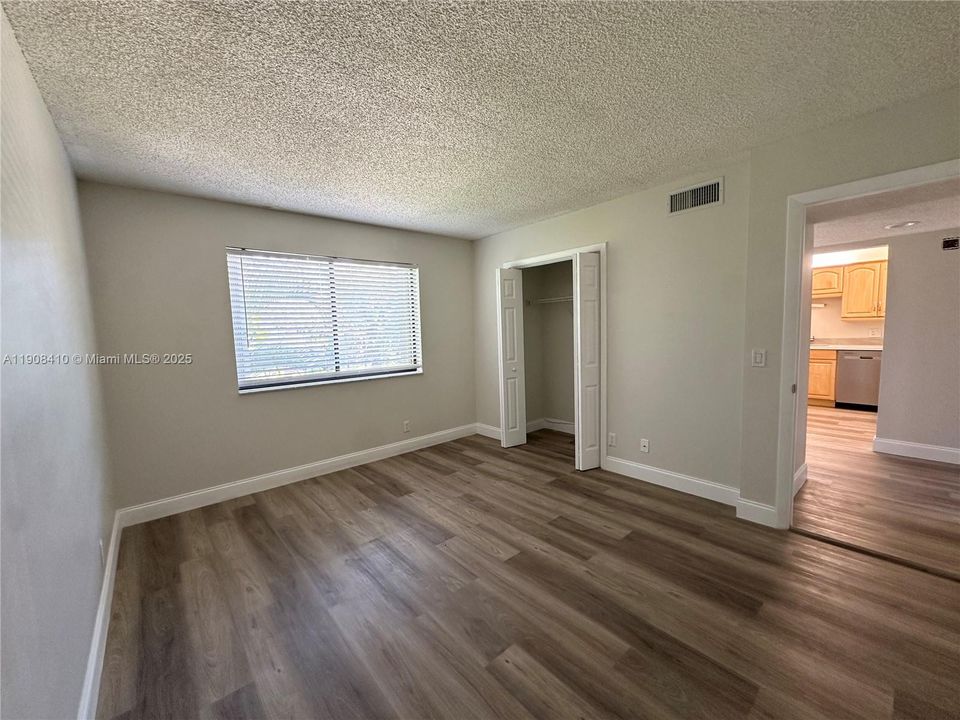 For Rent: $2,400 (2 beds, 2 baths, 1231 Square Feet)