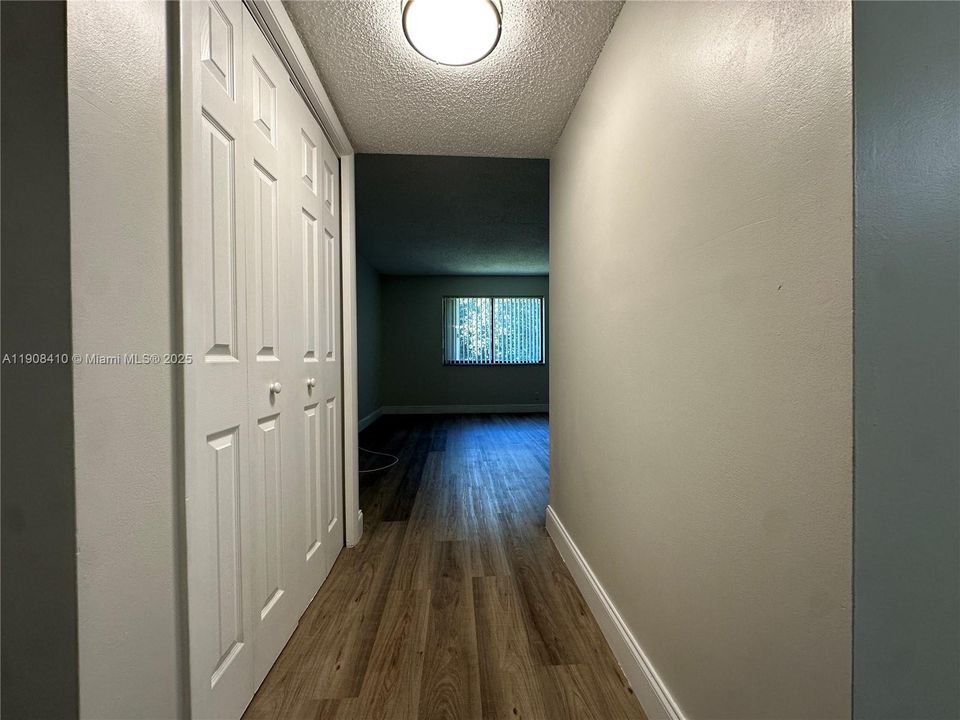 For Rent: $2,400 (2 beds, 2 baths, 1231 Square Feet)