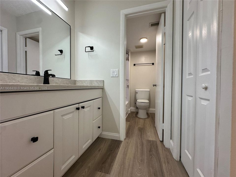 For Rent: $2,400 (2 beds, 2 baths, 1231 Square Feet)