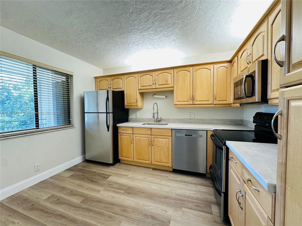 For Rent: $2,400 (2 beds, 2 baths, 1231 Square Feet)