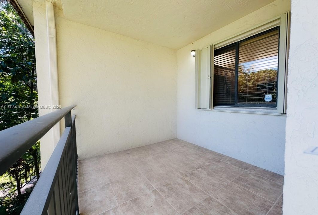 For Rent: $2,400 (2 beds, 2 baths, 1231 Square Feet)