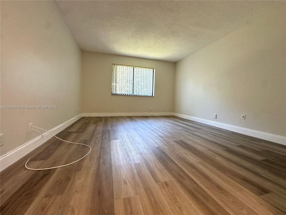For Rent: $2,400 (2 beds, 2 baths, 1231 Square Feet)