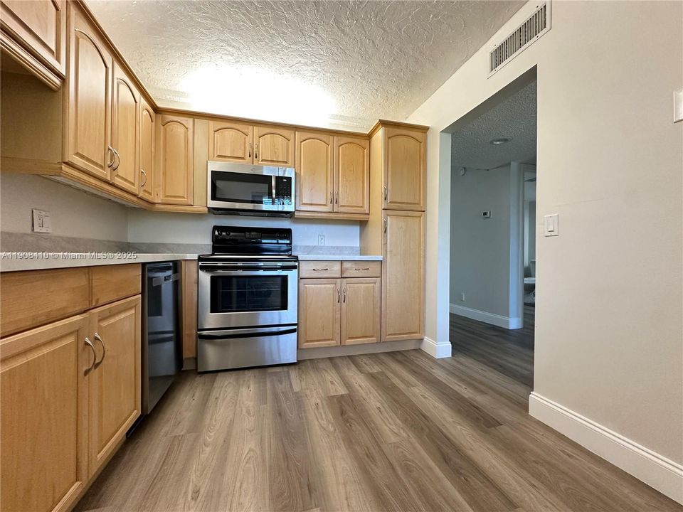 For Rent: $2,400 (2 beds, 2 baths, 1231 Square Feet)