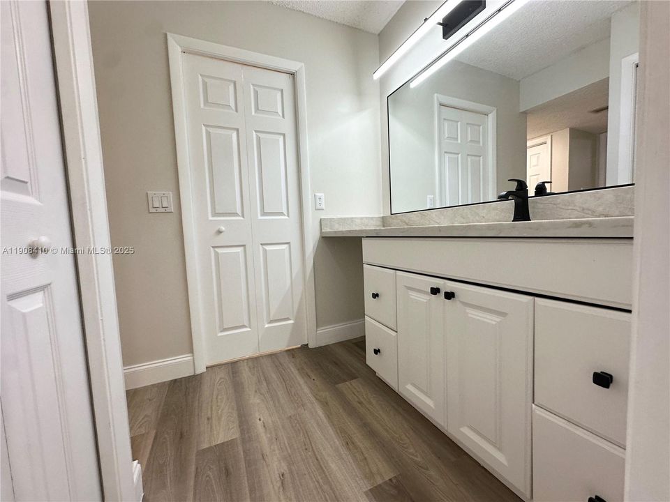 For Rent: $2,400 (2 beds, 2 baths, 1231 Square Feet)