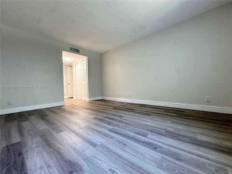 For Rent: $2,400 (2 beds, 2 baths, 1231 Square Feet)
