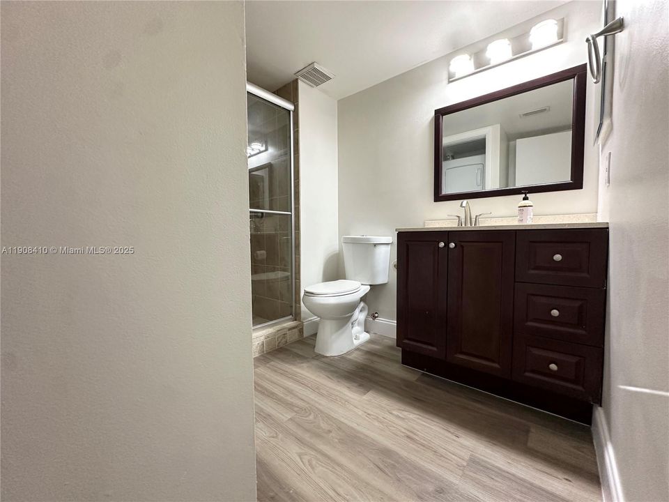 For Rent: $2,400 (2 beds, 2 baths, 1231 Square Feet)