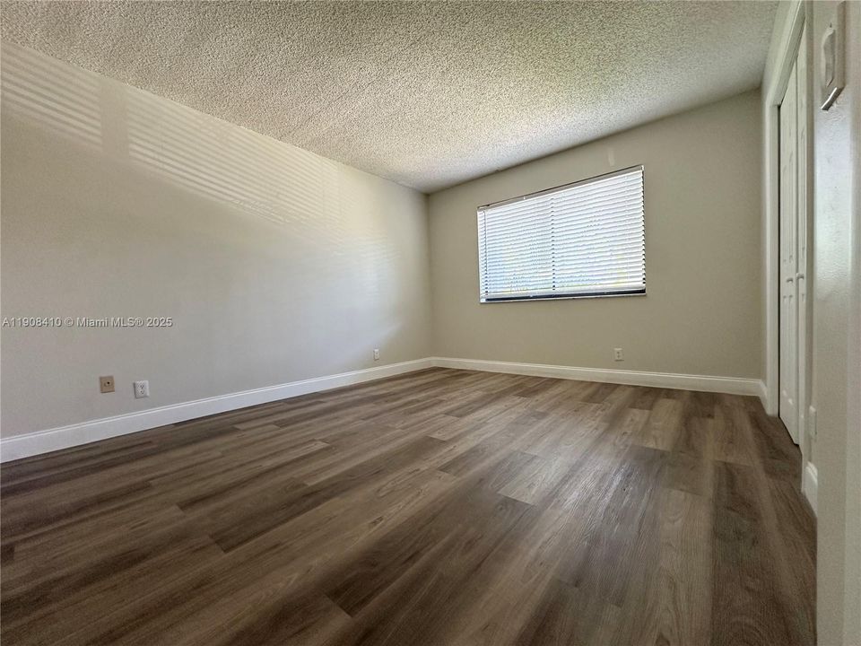 For Rent: $2,400 (2 beds, 2 baths, 1231 Square Feet)