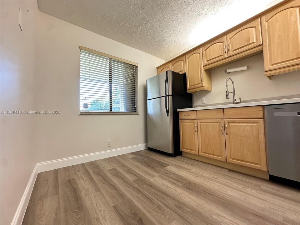 For Rent: $2,400 (2 beds, 2 baths, 1231 Square Feet)