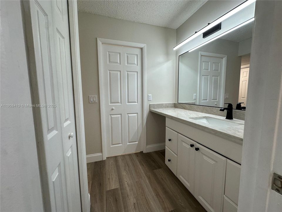 For Rent: $2,400 (2 beds, 2 baths, 1231 Square Feet)