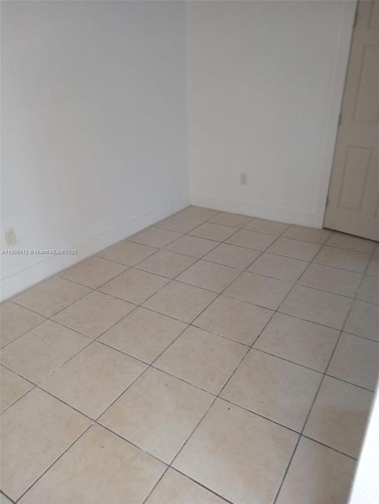 Recently Sold: $109,000 (1 beds, 1 baths, 465 Square Feet)