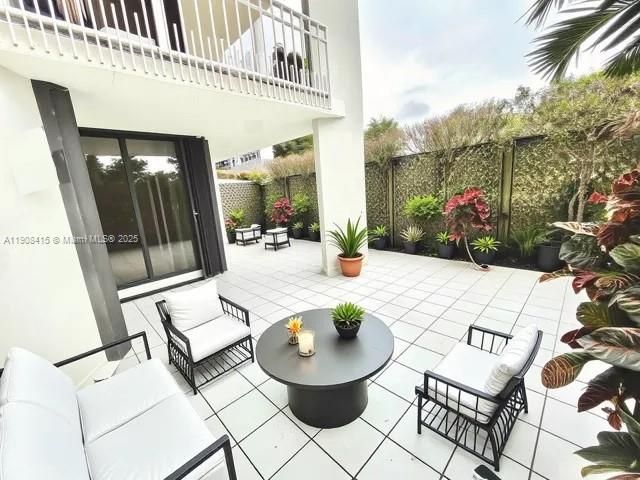 For Sale: $365,000 (2 beds, 2 baths, 1214 Square Feet)