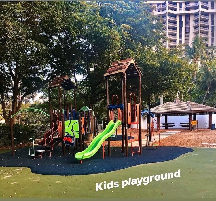 For Sale: $365,000 (2 beds, 2 baths, 1214 Square Feet)