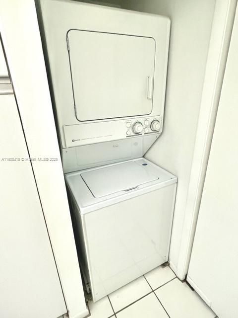 For Sale: $365,000 (2 beds, 2 baths, 1214 Square Feet)