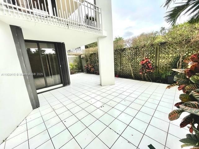 For Sale: $365,000 (2 beds, 2 baths, 1214 Square Feet)