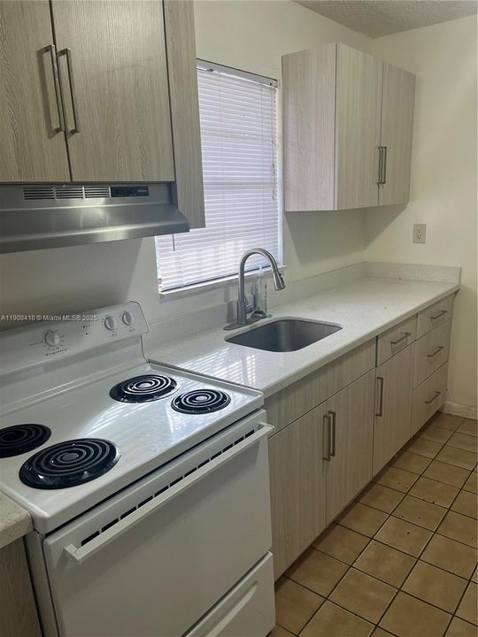 Recently Rented: $2,050 (2 beds, 1 baths, 800 Square Feet)