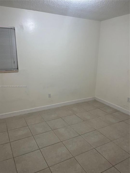 Recently Rented: $2,050 (2 beds, 1 baths, 800 Square Feet)