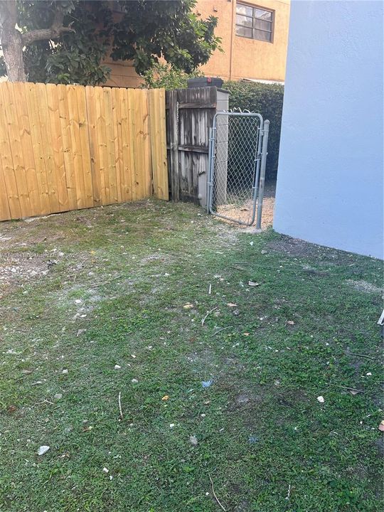 Recently Rented: $2,050 (2 beds, 1 baths, 800 Square Feet)