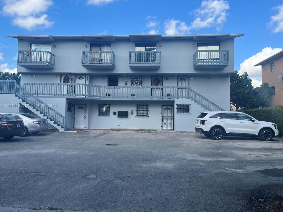 Recently Rented: $2,050 (2 beds, 1 baths, 800 Square Feet)