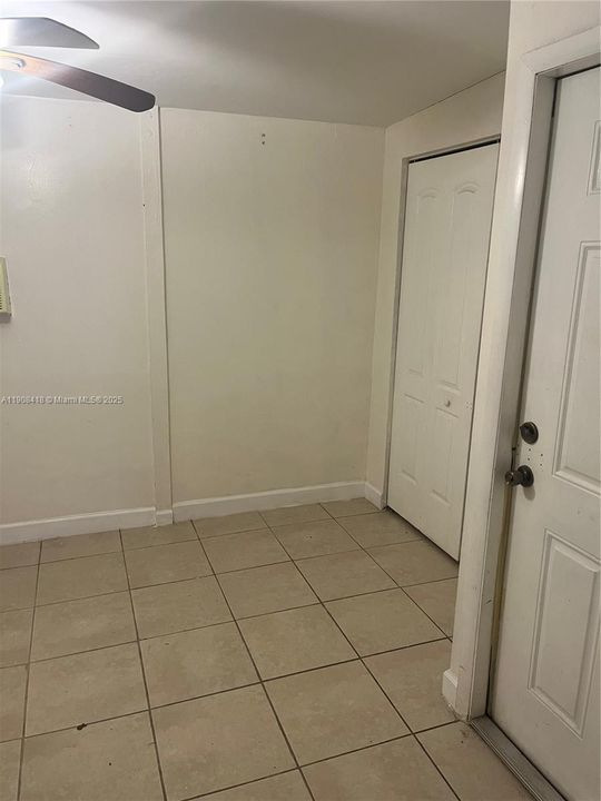 Recently Rented: $2,050 (2 beds, 1 baths, 800 Square Feet)