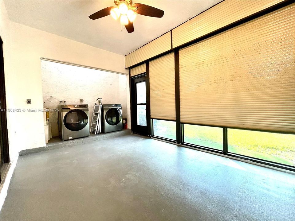 Под контрактом: $2,300 (2 спален, 2 ванн, 982 Квадратных фут)