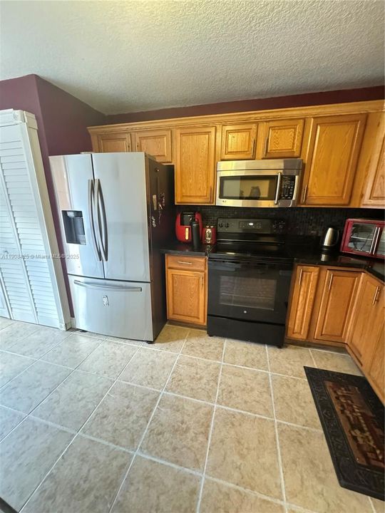 For Rent: $3,200 (3 beds, 2 baths, 1500 Square Feet)
